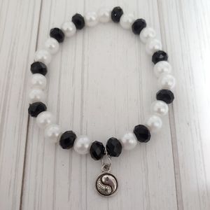 Yin yang charm beaded bracelet stretch bracelet